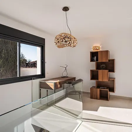 5-bedroom *