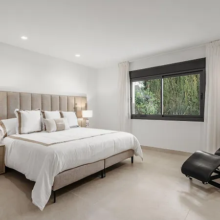 5-bedroom Villa *